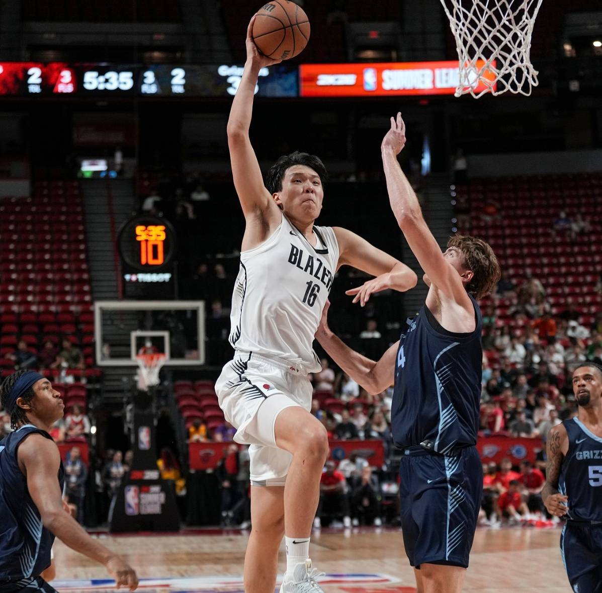 问鼎娱乐官方入口亚冠赛程吃紧，波特兰开拓者今晚临场应变，信心回归，赛程密集仍需轮换的简单介绍